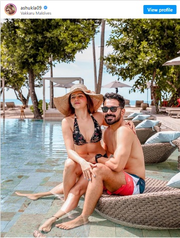 Rubina Dilaik Bikini Pic Rubina Sitting On Hubby Abhinav's Stage, Romantic Picture Of Couple Goes Viral-Pic Credit Instagram